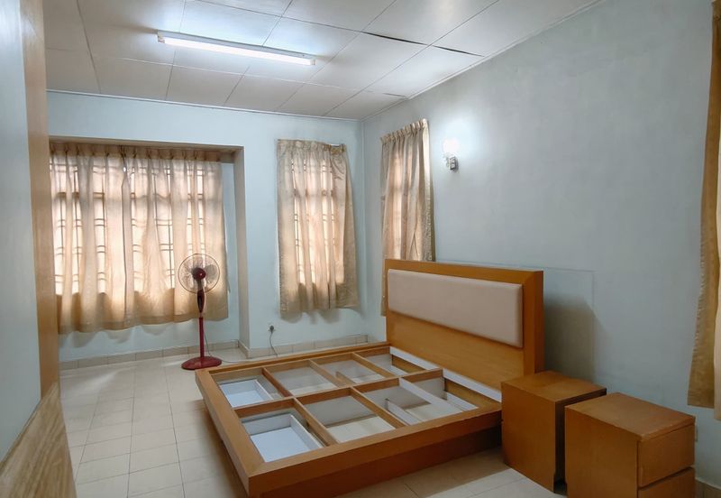 Kulai / Bandar Indahpura/ Jalan Cempaka 36 - Double Storey  Corner House 