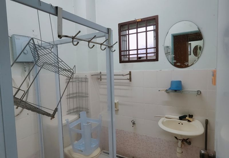 Kulai / Bandar Indahpura/ Jalan Cempaka 36 - Double Storey  Corner House 