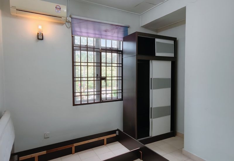 Kulai / Bandar Indahpura/ Jalan Cempaka 36 - Double Storey  Corner House 