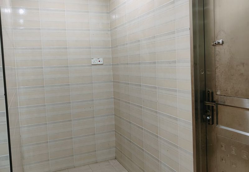 Kulai / Bandar Indahpura/ Jalan Cempaka 36 - Double Storey  Corner House 