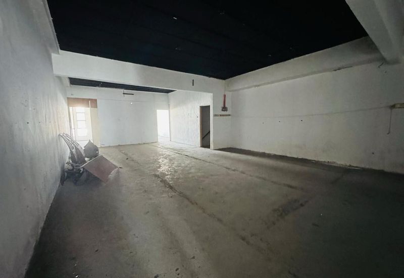 Kulai / Taman Putri Kulai / Jalan Sri Putri 4/x - Double Storey Shop lot