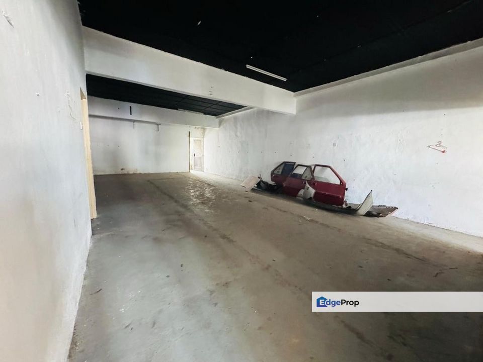 Kulai / Taman Putri Kulai / Jalan Sri Putri 4/x - Double Storey Shop lot, Johor, Kulai