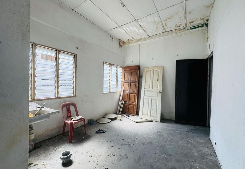 Kulai / Taman Putri Kulai / Jalan Sri Putri 4/x - Double Storey Shop lot