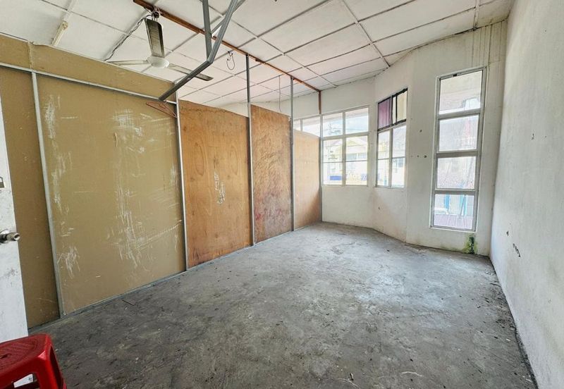 Kulai / Taman Putri Kulai / Jalan Sri Putri 4/x - Double Storey Shop lot