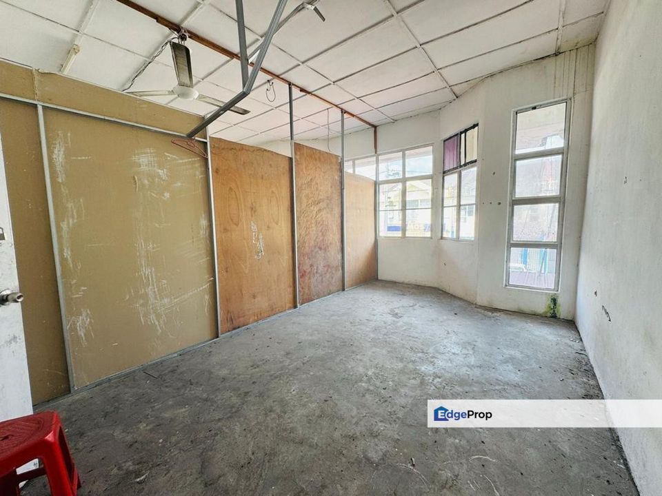 Kulai / Taman Putri Kulai / Jalan Sri Putri 4/x - Double Storey Shop lot, Johor, Kulai