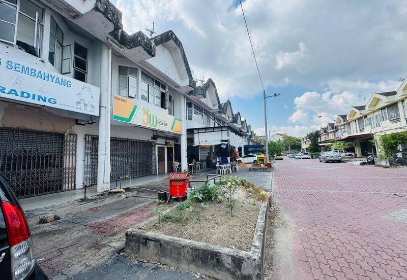 Kulai / Taman Putri Kulai / Jalan Sri Putri 4/x - Double Storey Shop lot