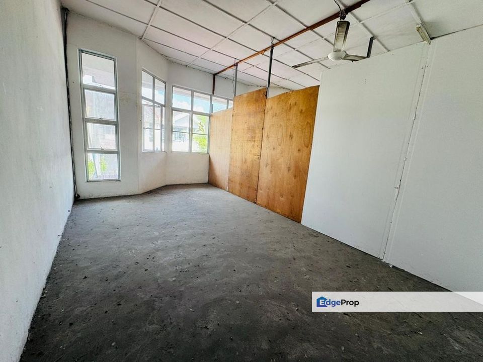 Kulai / Taman Putri Kulai / Jalan Sri Putri 4/x - Double Storey Shop lot, Johor, Kulai