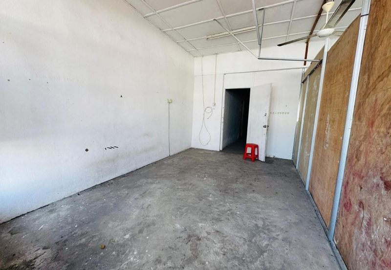 Kulai / Taman Putri Kulai / Jalan Sri Putri 4/x - Double Storey Shop lot