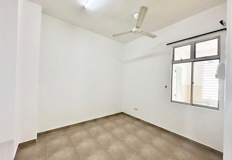 Taman Nusa Sentral / 2 Storey Terrace House / Unblock View