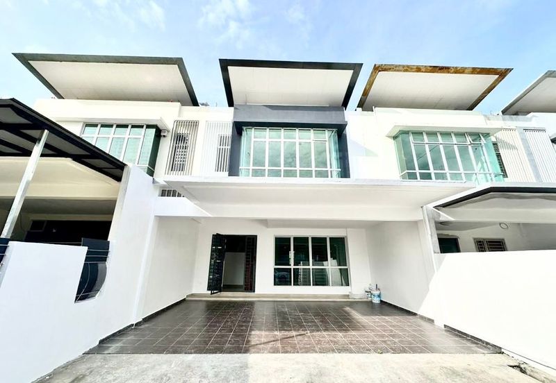 Taman Nusa Sentral / 2 Storey Terrace House / Unblock View