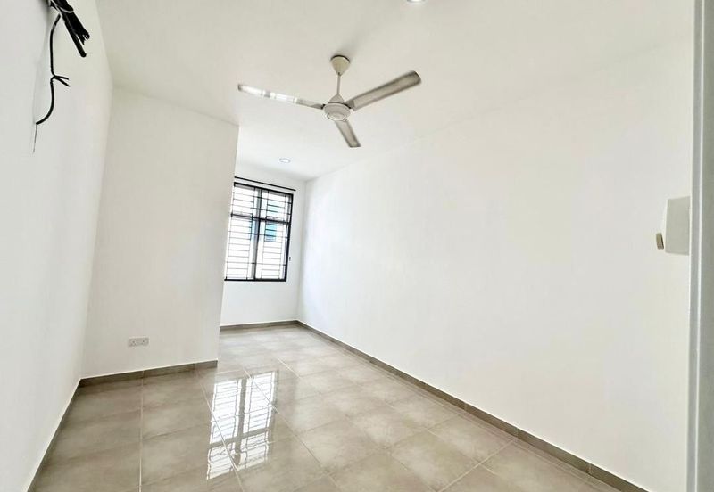 Taman Nusa Sentral / 2 Storey Terrace House / Unblock View