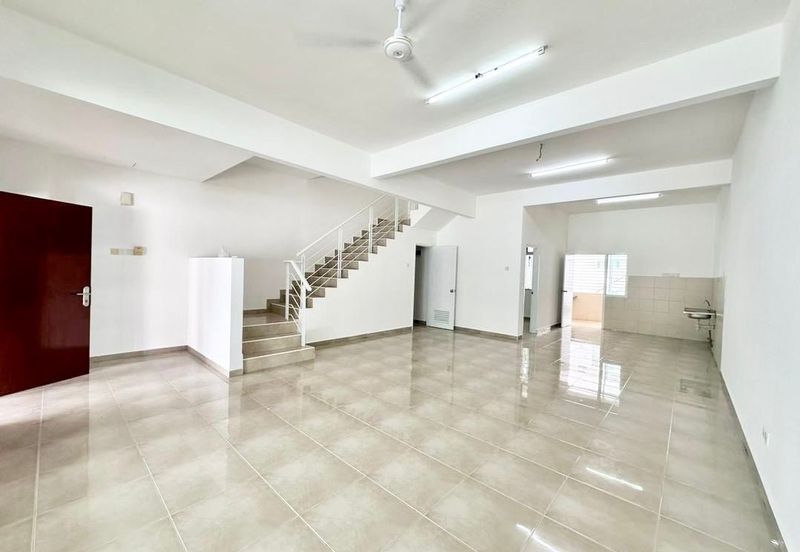 Taman Nusa Sentral / 2 Storey Terrace House / Unblock View