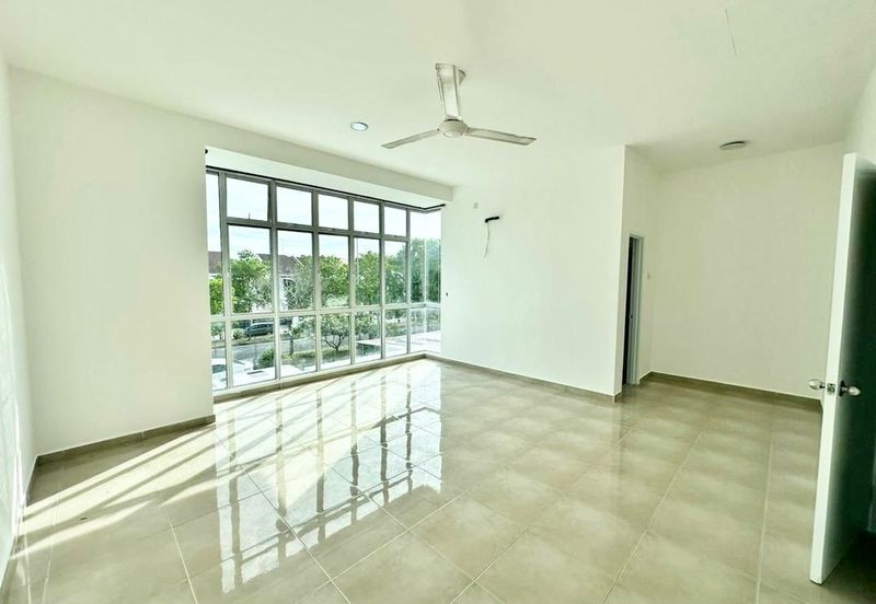 Taman Nusa Sentral / 2 Storey Terrace House / Unblock View