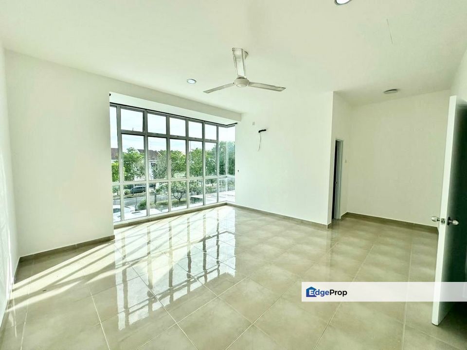 Taman Nusa Sentral / 2 Storey Terrace House / Unblock View, Johor, 
