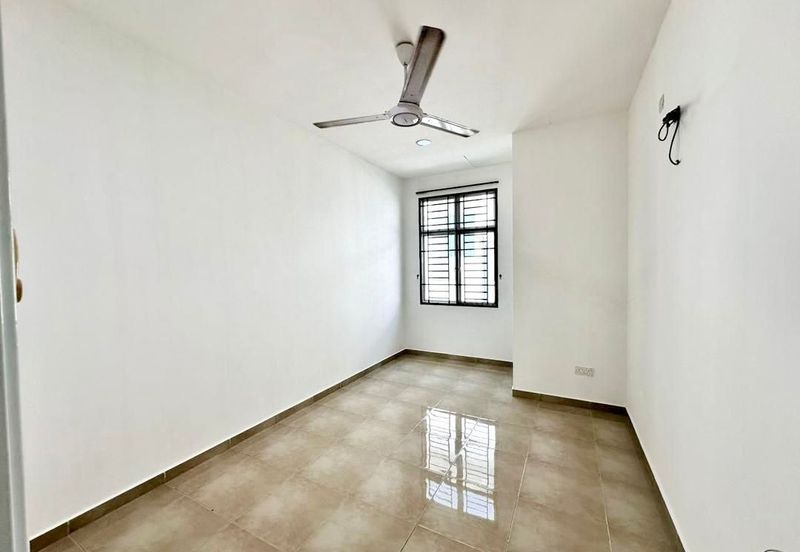 Taman Nusa Sentral / 2 Storey Terrace House / Unblock View