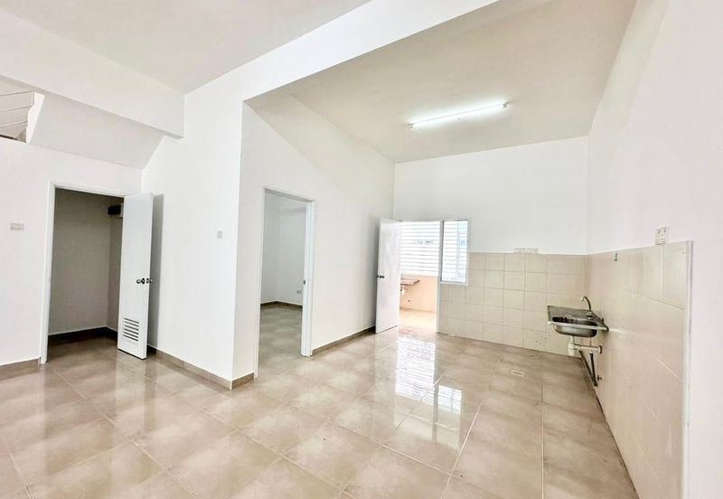 Taman Nusa Sentral / 2 Storey Terrace House / Unblock View