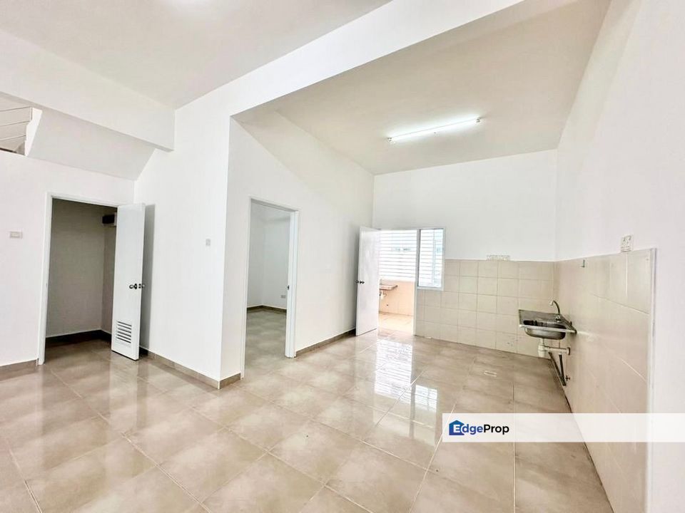 Taman Nusa Sentral / 2 Storey Terrace House / Unblock View, Johor, 