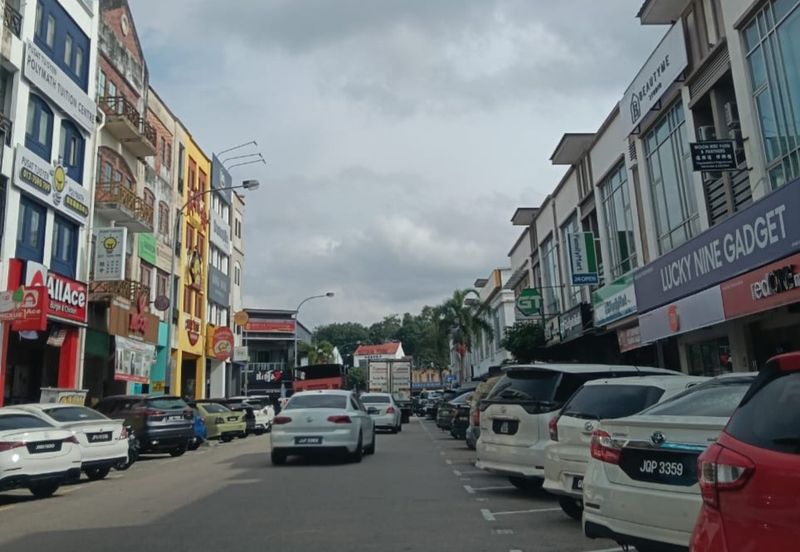 Kulai / Bandar Indahpura / Jalan Kenanga 29/4 - Four Storey Shoplot / Ground Floor Only 