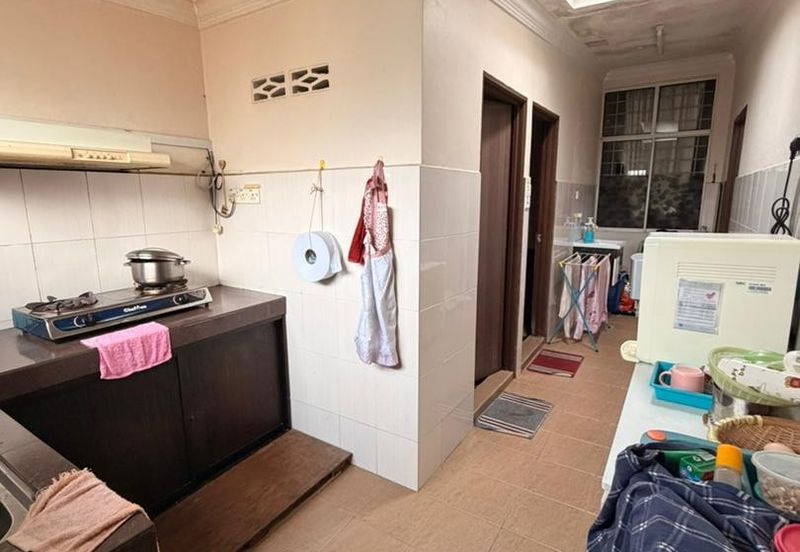 Skudai / Taman Teratai / Single Storey Terrace Corner House / Fully Renovated and Extended on Kitchen 