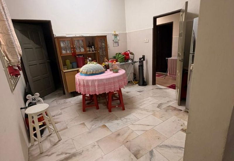 Skudai / Taman Teratai / Single Storey Terrace Corner House / Fully Renovated and Extended on Kitchen 