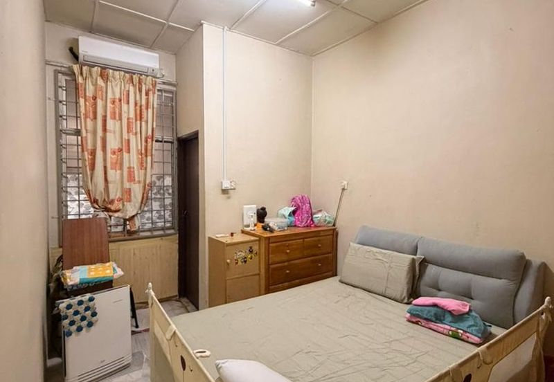 Skudai / Taman Teratai / Single Storey Terrace Corner House / Fully Renovated and Extended on Kitchen 