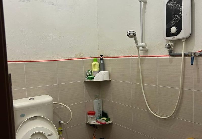 Skudai / Taman Teratai / Single Storey Terrace Corner House / Fully Renovated and Extended on Kitchen 