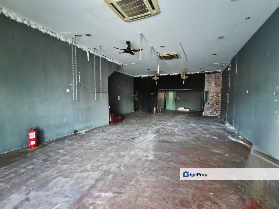 Kulai / Bandar Putra/ Jalan Kenari /  3 Storey Terrace ShopLot, Johor, Kulai