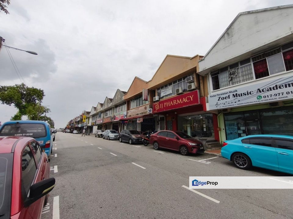 Kulai / Taman Gunung Pulai / Double Storey Shop Office / Unblock View Facing Main Road, Johor, Kulai