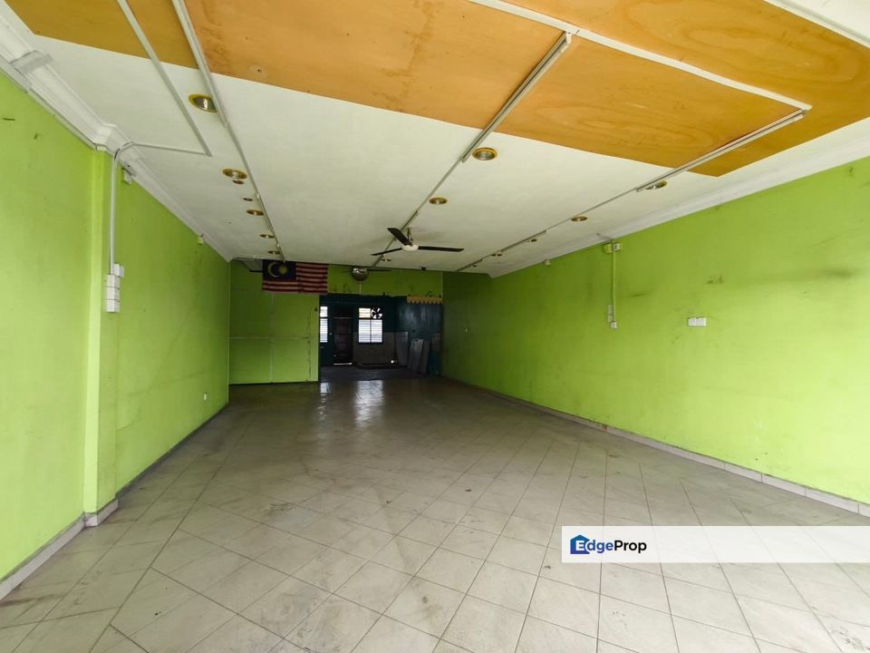 Kulai / Taman Gunung Pulai / Double Storey Shop Office / Unblock View Facing Main Road, Johor, Kulai