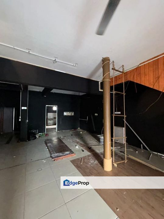 Kulai / Saleng / Taman Pancasila / Jalan Serunai 11 / Double Storey Shoplot End lot / Facing Main Road , Johor, Kulai