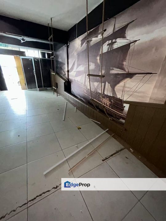 Kulai / Saleng / Taman Pancasila / Jalan Serunai 11 / Double Storey Shoplot End lot / Facing Main Road , Johor, Kulai