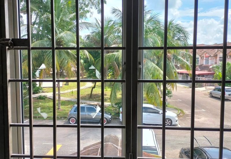 Skudai /Taman Sri pulai perdana /Double Storey Terrace House endlot-facing playgrounds