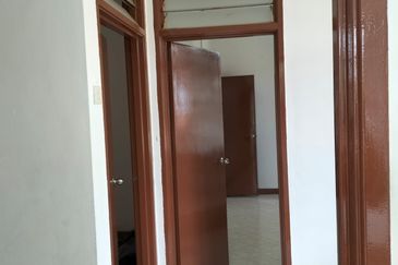 Skudai /Taman Sri pulai perdana /Double Storey Terrace House endlot-facing playgrounds