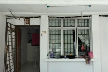 Skudai /Taman Sri pulai perdana /Double Storey Terrace House endlot-facing playgrounds