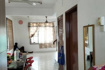 Skudai /Taman Sri pulai perdana /Double Storey Terrace House endlot-facing playgrounds