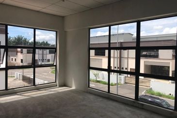 Johor Pontian Pekan Nanas Taman Perindustrial Ulu Pulai (De Hoff Park) 1.5 Storey Cluster Factory 