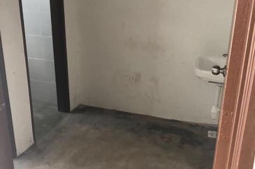 Johor Pontian Pekan Nanas Taman Perindustrial Ulu Pulai (De Hoff Park) 1.5 Storey Cluster Factory 