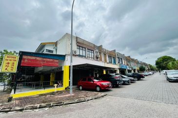 Kulai Indahpura double storey shop below RM700k Jalan Jambu Bol (behind Public Bank)