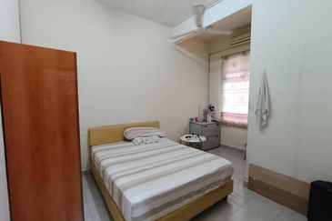 Kulai Bandar Putra 3 Storey Terrace House Unblock View 