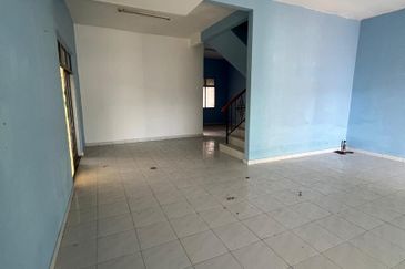 Kulai Taman Permai, Jalan Permai , Johor Double Storey Terrace House Corner lot