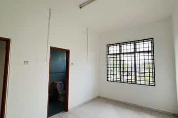 Kulai Taman Permai, Jalan Permai , Johor Double Storey Terrace House Corner lot