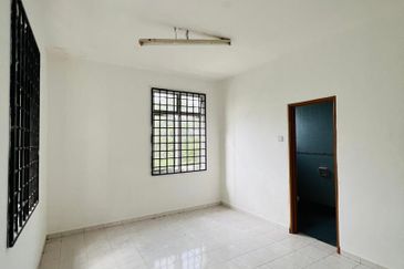 Kulai Taman Permai, Jalan Permai , Johor Double Storey Terrace House Corner lot