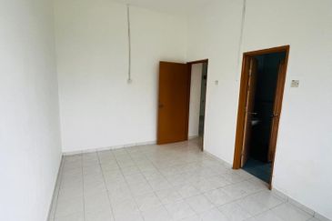 Kulai Taman Permai, Jalan Permai , Johor Double Storey Terrace House Corner lot
