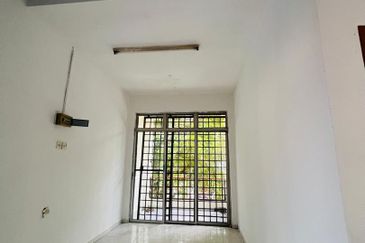 Kulai Taman Permai, Jalan Permai , Johor Double Storey Terrace House Corner lot