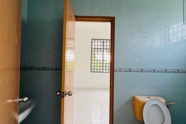 Kulai Taman Permai, Jalan Permai , Johor Double Storey Terrace House Corner lot