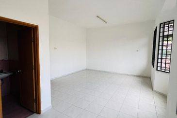 Kulai Taman Permai, Jalan Permai , Johor Double Storey Terrace House Corner lot