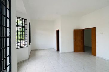 Kulai Taman Permai, Jalan Permai , Johor Double Storey Terrace House Corner lot