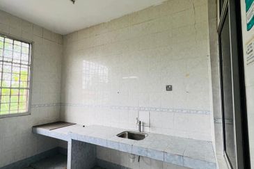 Kulai Taman Permai, Jalan Permai , Johor Double Storey Terrace House Corner lot