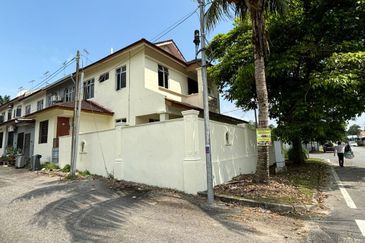 Kulai Taman Permai, Jalan Permai , Johor Double Storey Terrace House Corner lot