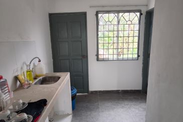 JB Kulai Bandar Putra Jalan Cengal Double Storey Low Medium cost